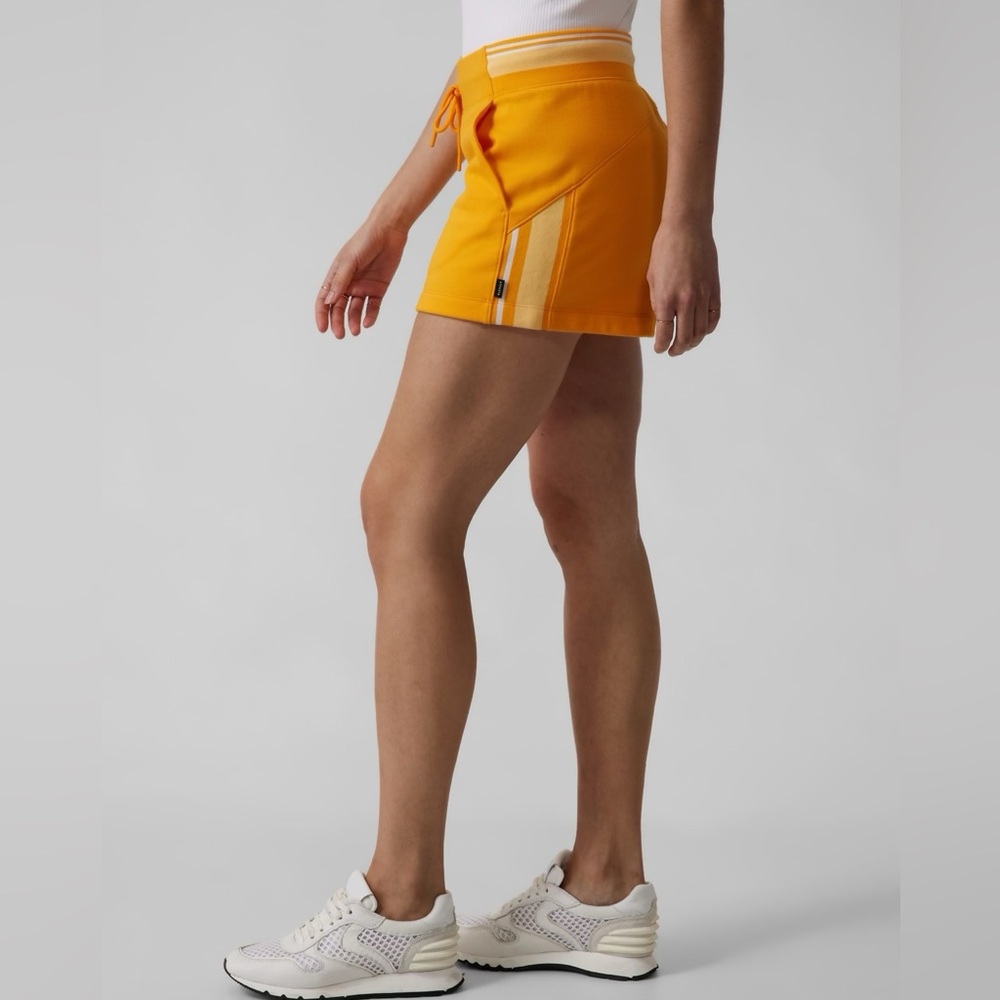 Athleta Triumph Game Point Shortie